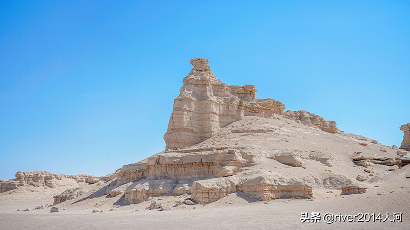 新疆魔鬼城属于典型的什么地貌(新疆魔鬼城属于典型的什么地貌特征)